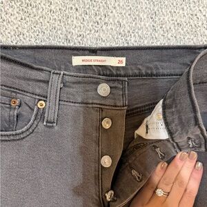 Levi’s Wedgie straight size 26